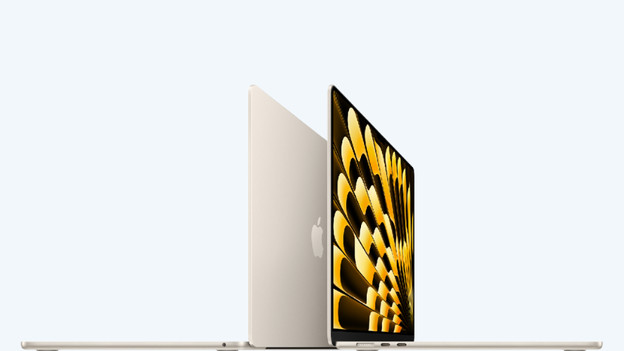 MacBook Air (2023): larger, but still lightweight