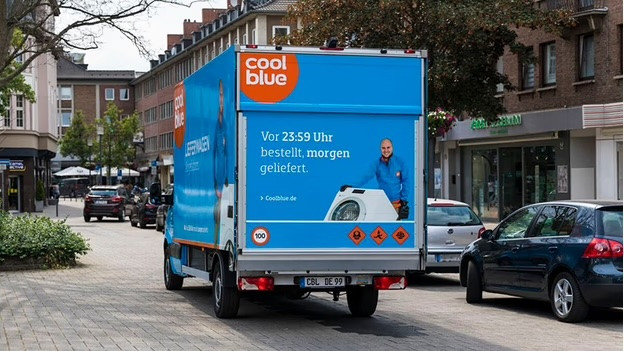 Coolblue delivery service van