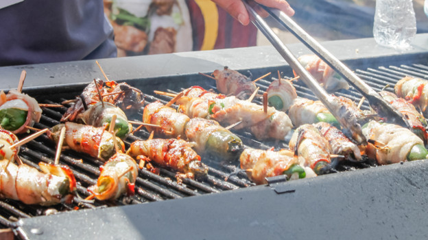 Pesto jalapeño poppers