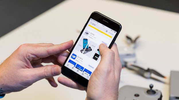 Lade die DJI Fly-App herunter
