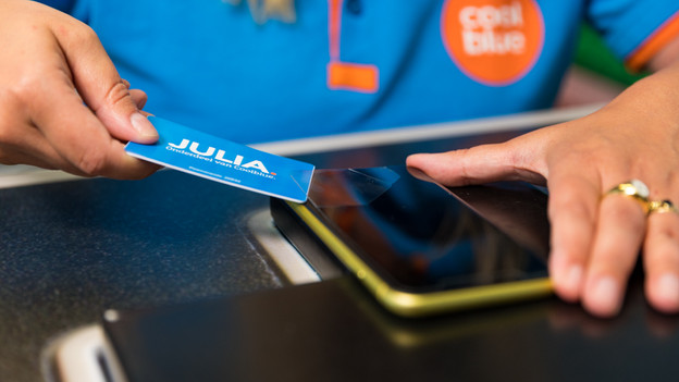 Kanten mit einer Karte lösen