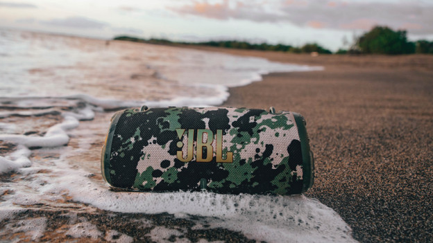 JBL Xtreme 3: useful carrying strap