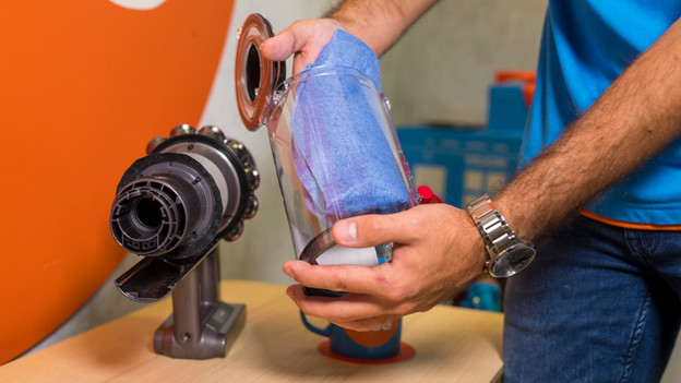 Empty and clean dust collector