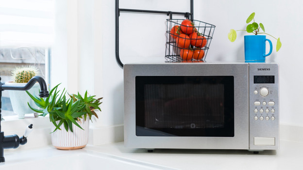 Mikrowelle auf der Arbeitsplatte