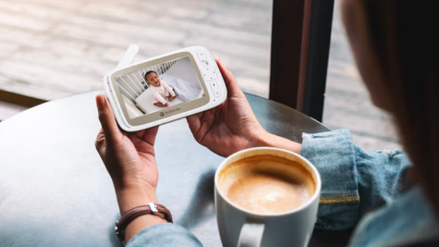 Video baby monitor: depends on built-in battery