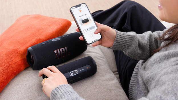 Connect your speakers to each other with JBL PartyBoost
