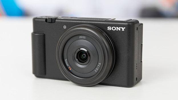 ZV-1F: fixed 20mm lens