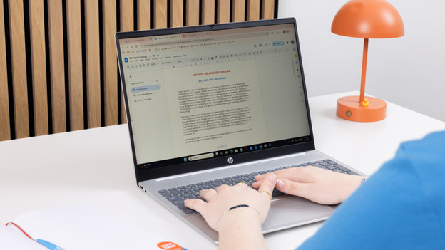 2. Wähle einen Laptop mit Studierendenrabatt aus