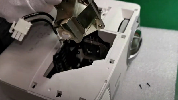 Beamer-Lampe auswechseln