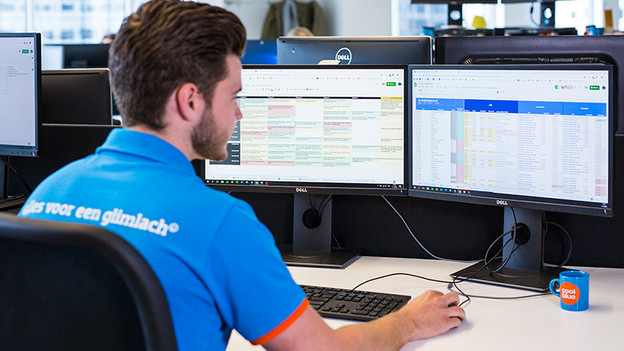 Dual Setup mit 2 Monitoren für den geschäftlichen Gebrauch