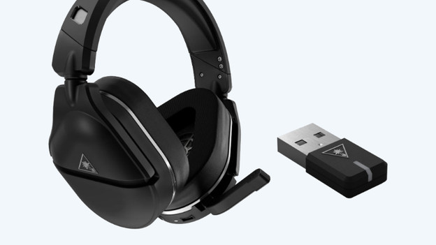 Headset und USB-Dongle zum Koppeln