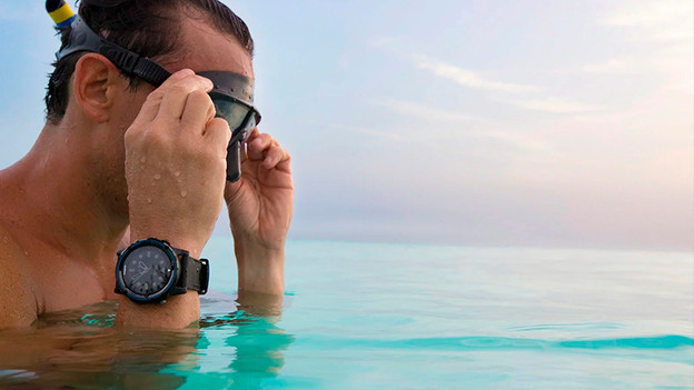 Snorkling with waterproof watch