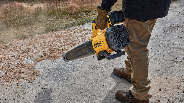 Battery: large surfaces and little noise