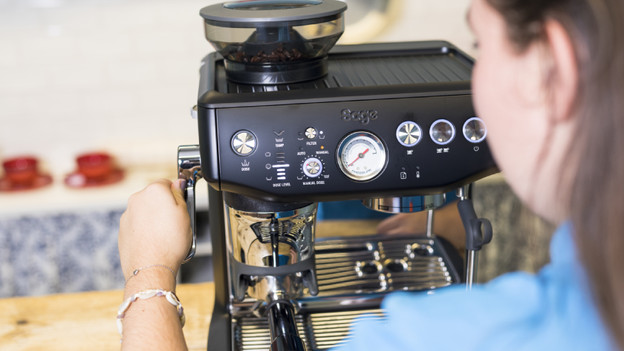 Siebträgermaschine: viele verschiedene Handgriffe