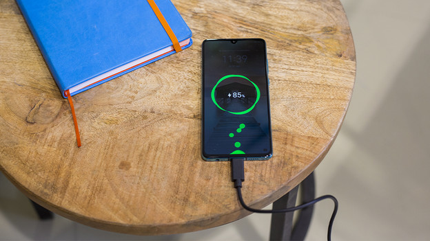 Fast charging protocol Huawei SuperCharge, OnePlus Warp Charge, OPPO Super VOOC Flash Charge