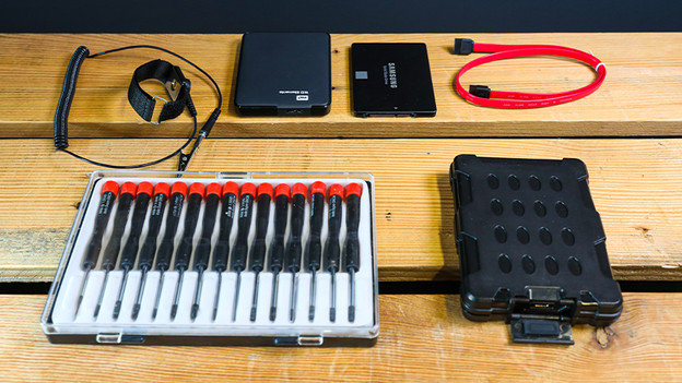 Install the requirements for 2.5-inch SSD