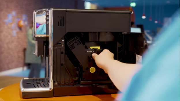 So nimmst du die Brühgruppe heraus