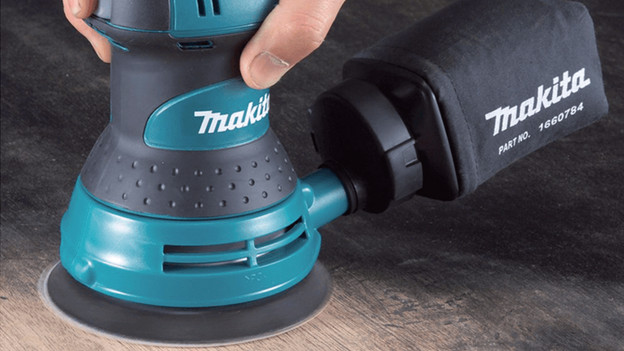 Sanding parquet with an eccentric sander