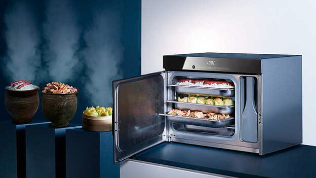 Which functions does a freestanding oven have?