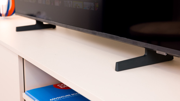 TV stand of the Samsung U7099F