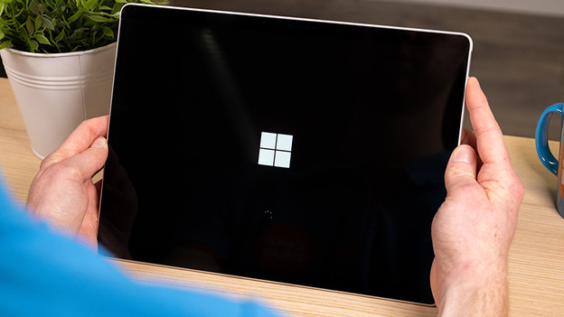 Key combinations on your Surface keyboard cover when your Surface won't switch on