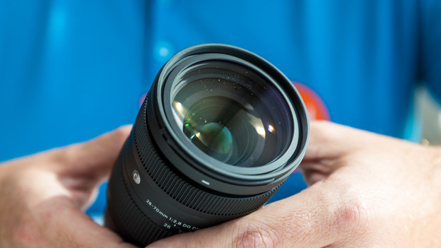 28-70mm: 16 elements in 12 groups