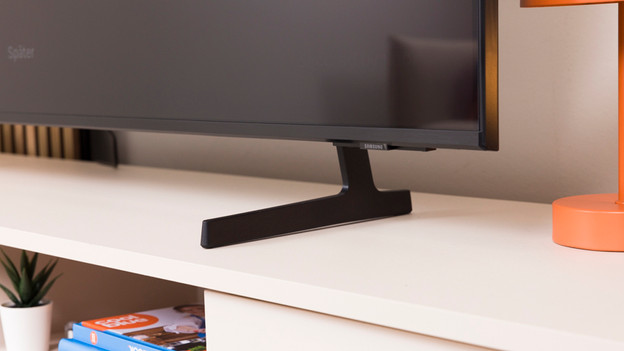TV stand of the Samsung DU7179