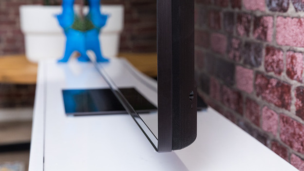 Design des TCL C843 Fernsehers