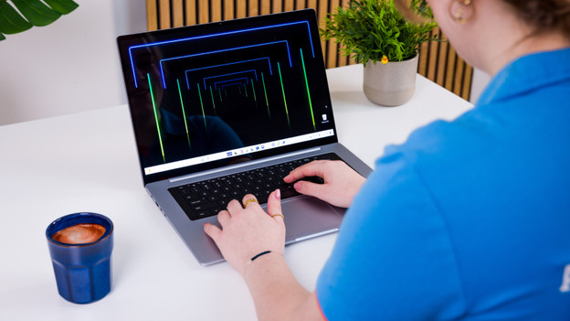 Make spreadsheets and presentations