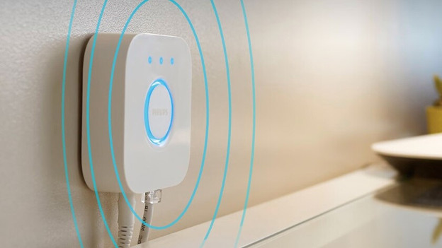 2. Schließe deine Philips Hue Bridge an