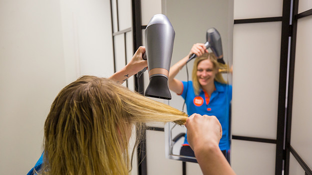 Styling mit Rundbürste: Remington-Haartrockner