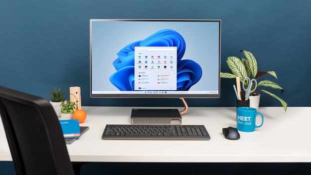 Eine Tastatur auf einem Schreibtisch