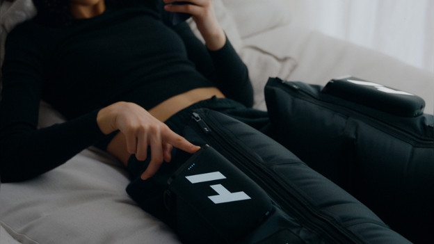 Hyperice Normatec Premier: integriertes Display und App