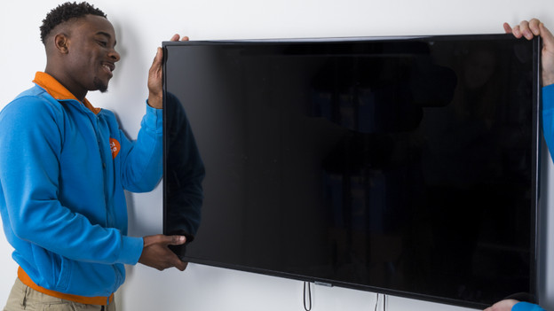 Hänge den Fernseher auf