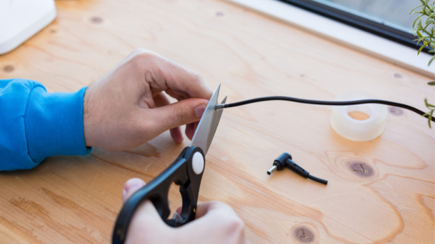 Schritt 2: Entferne die Ummantelung