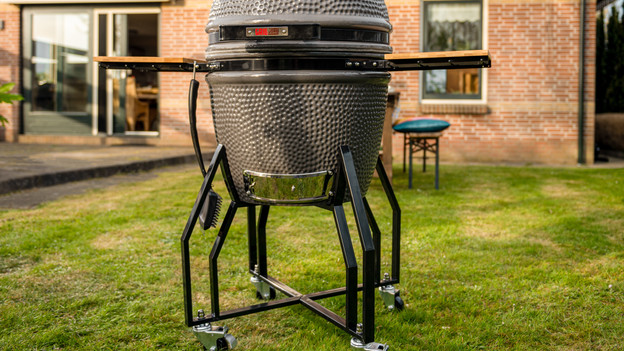 Kamado mit Untergestell