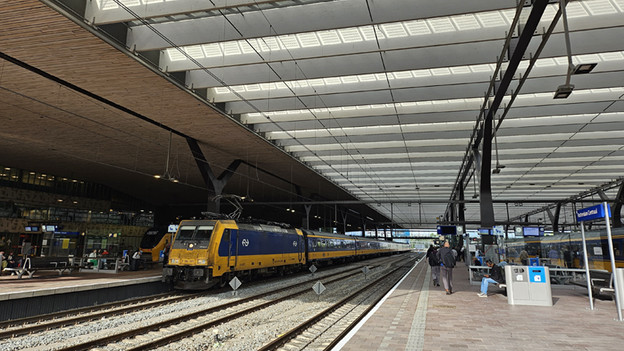 Samsung Flip 5 review photos