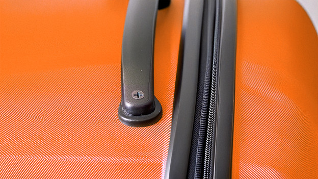 Kofferschrauben überprüfen