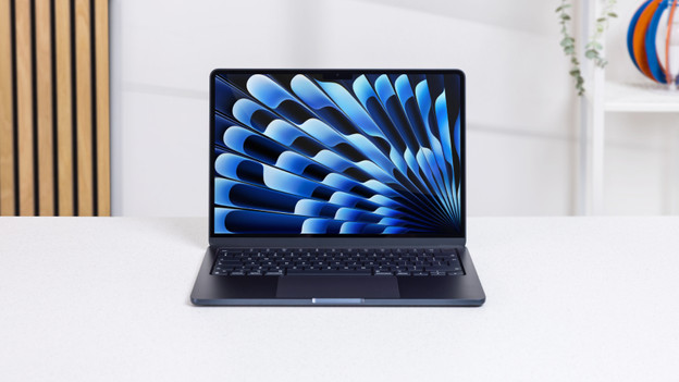 3 MacBook models side by side.