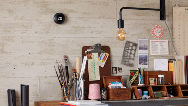 Nest-Thermostat an der Wand