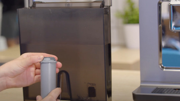 Setze den Wasserfilter ein