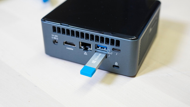 USB-Stick in einem Barebone
