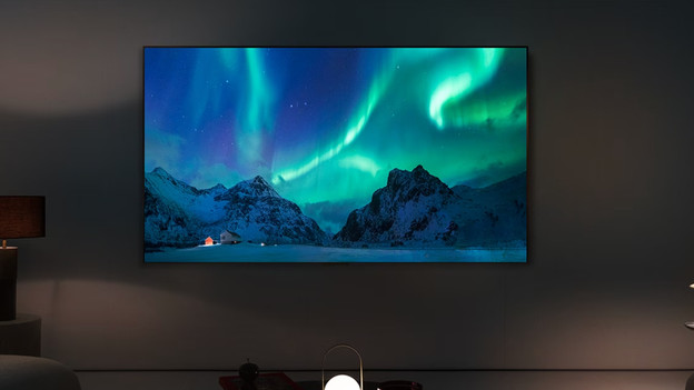The LG C4 displays a night sky with strong contrasts.