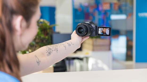 EOS R50: user-friendly for content creators