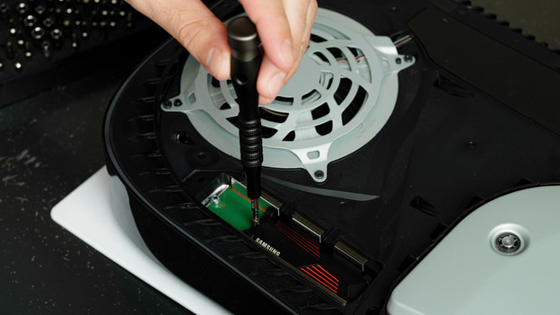 Eine Samsung SSD in die PS5 einbauen