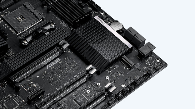 RAM- und PCIe-Steckplätze auf dem Motherboard