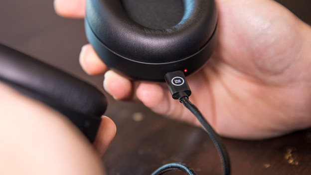 Sony WH-1000XM4: 10 minutes of charging, 60 minutes of use