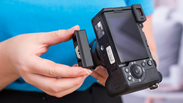 Gimbal screw connector