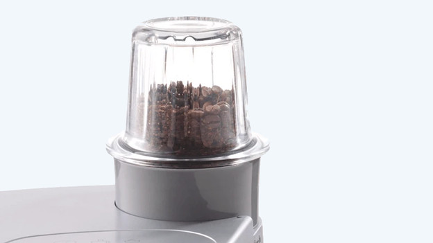 Zerkleinerer mit Kaffeebohnen