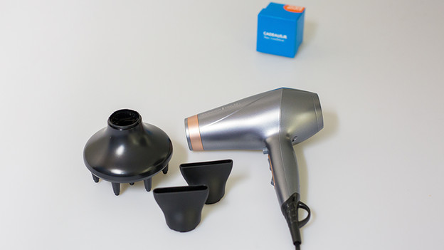 Auspacken des Haartrockners Remington Keratin Protect AC8820